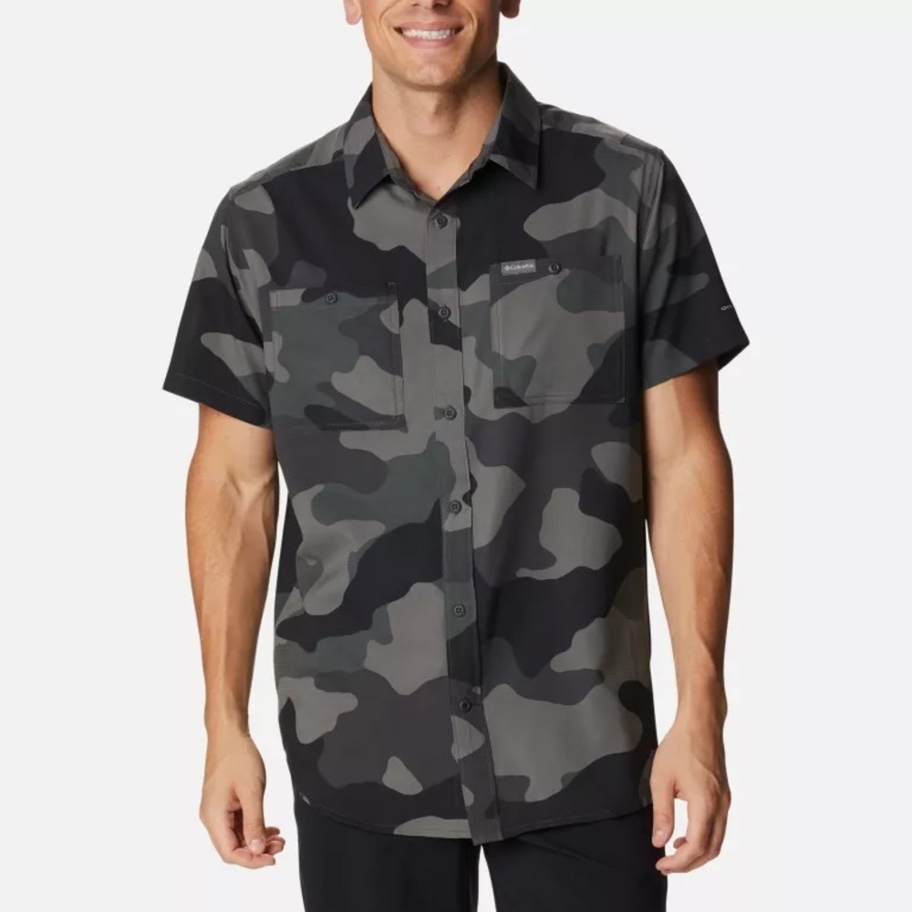 Columbia Utilizer Gray Camo‎ Button Up Small